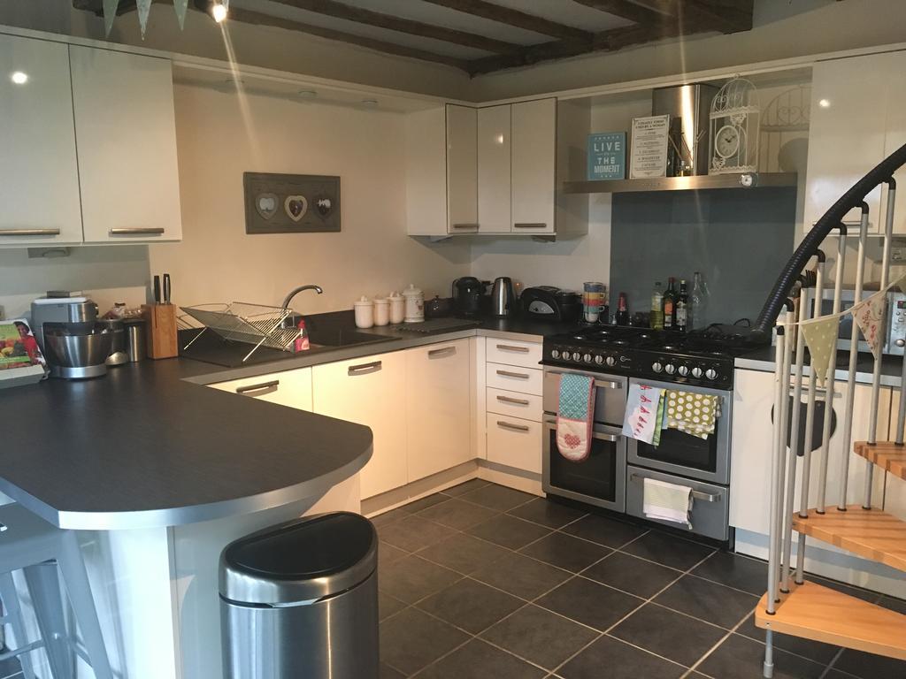 The Stables Villa Hope Bowdler Bagian luar foto