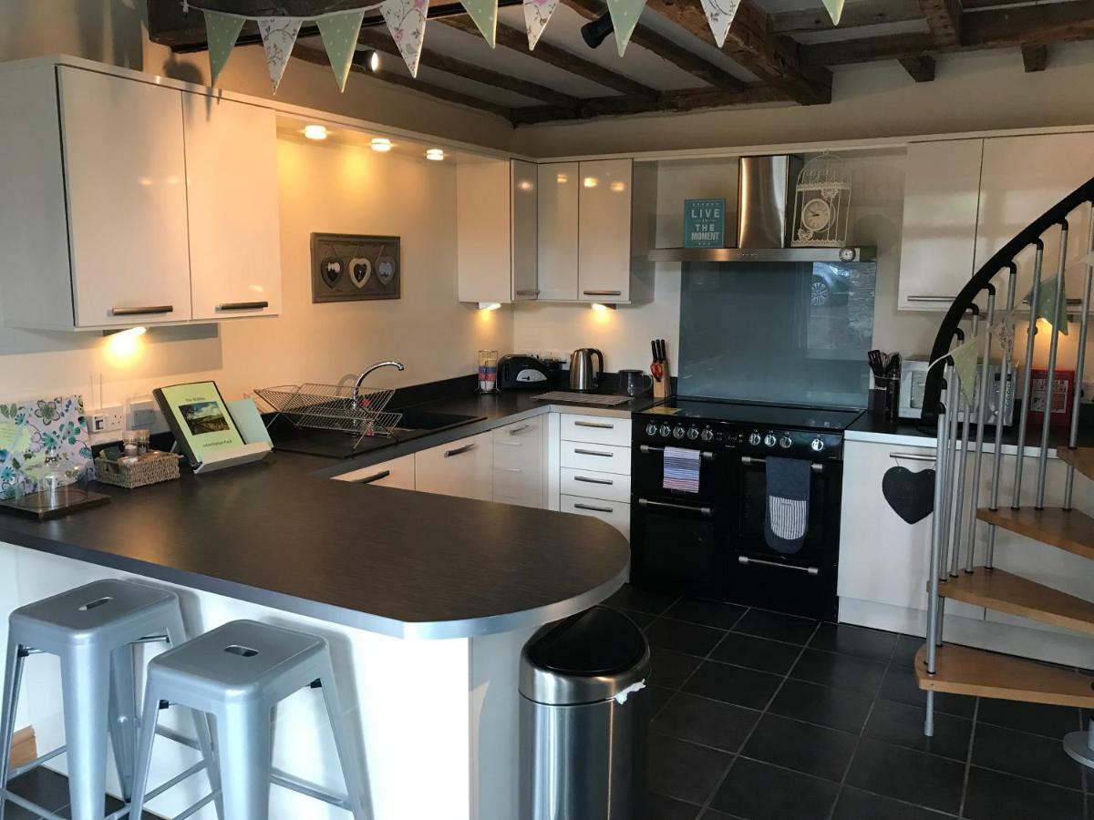 The Stables Villa Hope Bowdler Bagian luar foto